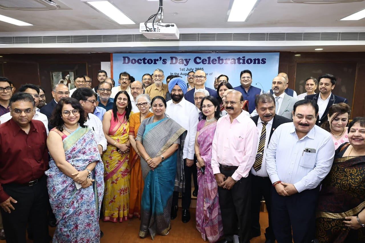 NationalDoctorsDay के अवसर पर मुख्यमंत्री रेखा गुप्ता ने डॉक्टरों को किया सम्मानित