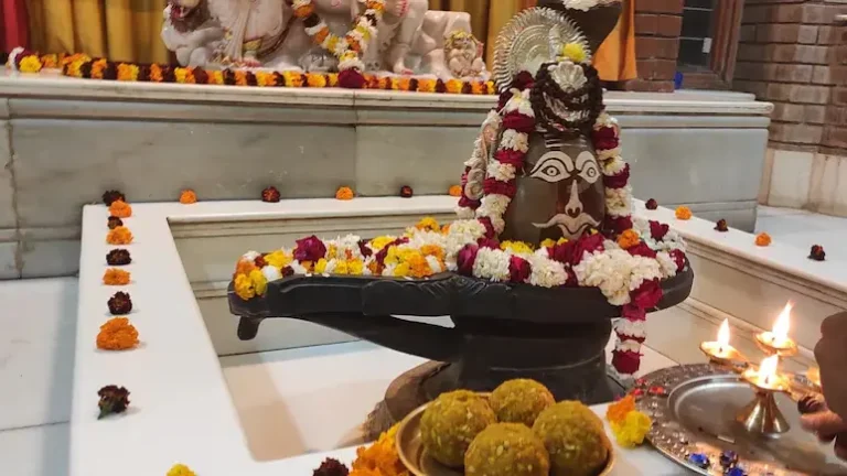 श्रावण में कब और कैसे करें शिव पूजा, जानें सबसे सरल विधि और 7 जरूरी बातें