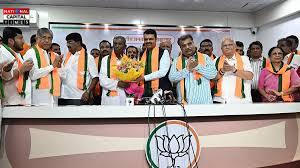 23 साल बाद BJP में लौटे अन्नासाहेब डांगे, शरद पवार को लगा करारा झटका