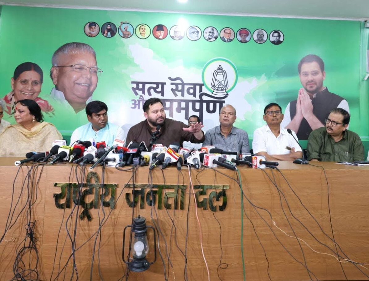 तेजस्वी यादव का आरोप: वोटर लिस्ट से नाम हटाकर लोकतंत्र पर हमला, चुनाव आयोग की मंशा पर उठाए सवाल
