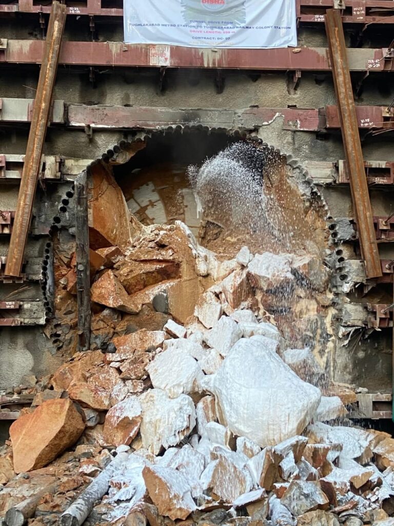 Delhi Metro का टनलिंग ब्रेकथ्रू: एरोसिटी-तुगलकाबाद कॉरिडोर पर मिली बड़ी सफलता