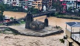 मानसून का कहर: बादल फटने और फ्लैश फ्लड से भारी तबाही, हिमाचल में 69 की मौत, सैकड़ों सड़कें बंद