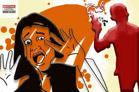 सनकी युवक का कहर: महिला पुलिसकर्मी पर तेजाब से हमला, पार्किंग विवाद बना वजह, गुजरात के गांधीनगर में