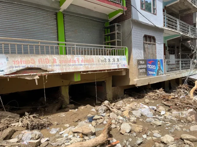 केवल शरीर के कपड़े बचे… हिमाचल में बादल फटने से मची तबाही, थुनांग की किनारी देवी ने सब कुछ खोया