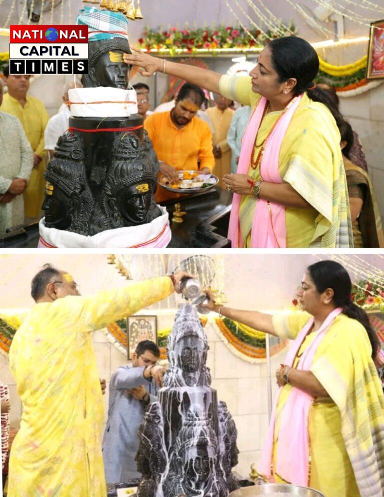 श्रावण के चौथे सोमवार पर CM रेखा गुप्ता ने किया रुद्राभिषेक, शिवभक्ति के साथ लोककल्याण की कामना