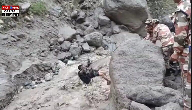 किन्नर कैलाश यात्रा मार्ग पर दो पुल बहने से यात्री फंसे, ITBP ने शुरू किया रेस्क्यू ऑपरेशन