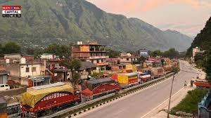 Himachal Pradesh: चंडीगढ़-कुल्लू हाईवे पर महाजाम: सेब-टमाटर की करोड़ों की खेप बर्बाद