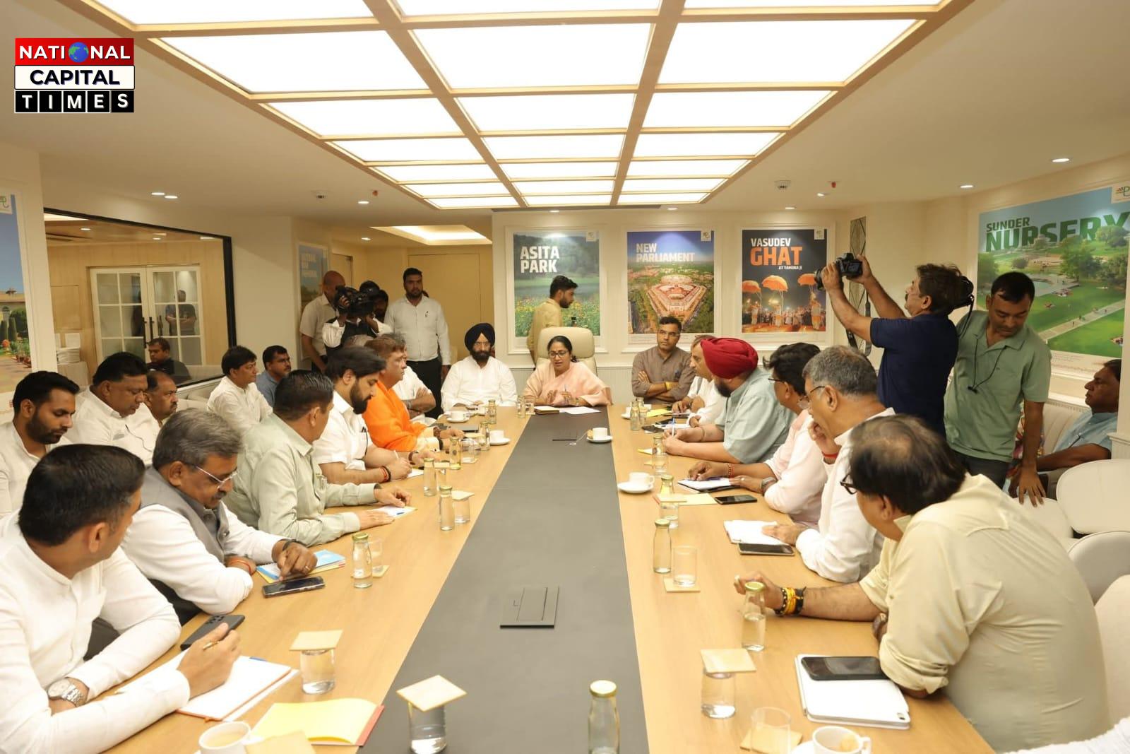 दिल्ली विधानसभा का पहला E-Vidhan सत्र: 'विकसित दिल्ली' संकल्प पर सीएम रेखा गुप्ता की विधायकों संग रणनीतिक बैठक