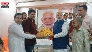 पीएम मोदी के 75वां जन्मदिवस पर पूर्व महापौर जयप्रकाश (जेपी) ने सेवा बस्ती में मनाया