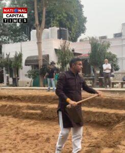 दिल्ली के PWD मंत्री प्रवेश वर्मा ने सरकारी निवास को बनाया छठ घाट, खुद अपने हाथों से की तैयारी!