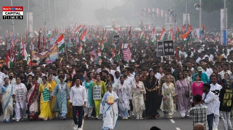 बंगाल में ममता बनर्जी का संविधान मार्च: ‘SIR’ के खिलाफ सड़कों पर उतरीं सीएम